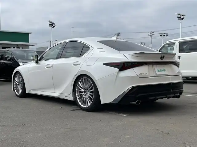 レクサス ＩＳ 300h バージョンL 東京都 2021(令3)年 4.1万km ソニッククォーツ メーカーナビ/全方位カメラ/三眼ヘッドライト/サンルーフ/茶革レザーシート/RSRサスペンション/純正サスペンション積込/モデリスタトランクスポイラー/ETC2.0/ドライブレコーダー前後（TZ-D201）/エアシート/シートヒーター/19インチ純正アルミホイール/LEDヘッドライト/オートライト/オートマチックハイビーム/エアロスタビライジングフィン