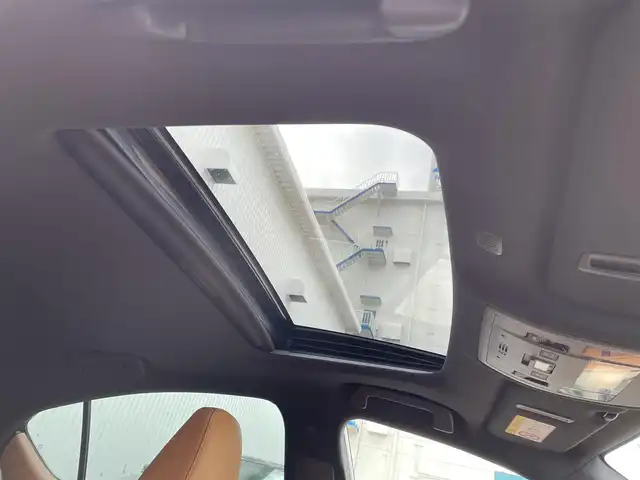 レクサス ＩＳ 300h バージョンL 東京都 2021(令3)年 4.1万km ソニッククォーツ メーカーナビ/全方位カメラ/三眼ヘッドライト/サンルーフ/茶革レザーシート/RSRサスペンション/純正サスペンション積込/モデリスタトランクスポイラー/ETC2.0/ドライブレコーダー前後（TZ-D201）/エアシート/シートヒーター/19インチ純正アルミホイール/LEDヘッドライト/オートライト/オートマチックハイビーム/エアロスタビライジングフィン