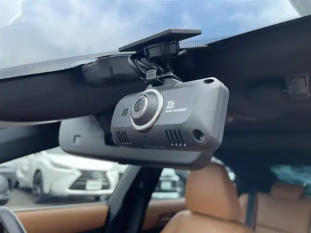 レクサス ＩＳ 300h バージョンL 東京都 2021(令3)年 4.1万km ソニッククォーツ メーカーナビ/全方位カメラ/三眼ヘッドライト/サンルーフ/茶革レザーシート/RSRサスペンション/純正サスペンション積込/モデリスタトランクスポイラー/ETC2.0/ドライブレコーダー前後（TZ-D201）/エアシート/シートヒーター/19インチ純正アルミホイール/LEDヘッドライト/オートライト/オートマチックハイビーム/エアロスタビライジングフィン