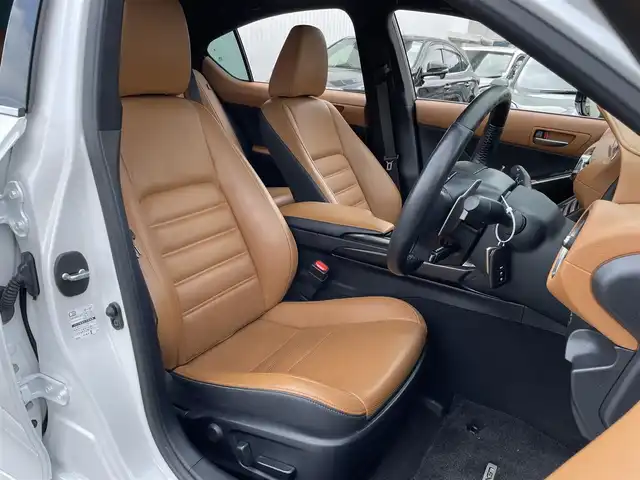 レクサス ＩＳ 300h バージョンL 東京都 2021(令3)年 4.1万km ソニッククォーツ メーカーナビ/全方位カメラ/三眼ヘッドライト/サンルーフ/茶革レザーシート/RSRサスペンション/純正サスペンション積込/モデリスタトランクスポイラー/ETC2.0/ドライブレコーダー前後（TZ-D201）/エアシート/シートヒーター/19インチ純正アルミホイール/LEDヘッドライト/オートライト/オートマチックハイビーム/エアロスタビライジングフィン