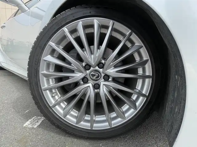 レクサス ＩＳ 300h バージョンL 東京都 2021(令3)年 4.1万km ソニッククォーツ メーカーナビ/全方位カメラ/三眼ヘッドライト/サンルーフ/茶革レザーシート/RSRサスペンション/純正サスペンション積込/モデリスタトランクスポイラー/ETC2.0/ドライブレコーダー前後（TZ-D201）/エアシート/シートヒーター/19インチ純正アルミホイール/LEDヘッドライト/オートライト/オートマチックハイビーム/エアロスタビライジングフィン