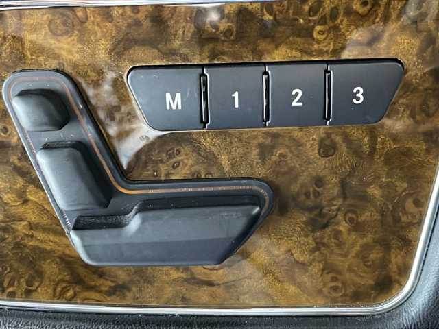 メルセデス・ベンツ ゲレンデヴァーゲン Ｇ５５０ 沖縄県 2014(平26)年 10.5万km 黒 禁煙車/純正ナビ/AM/FM/CD/DVD/フルセグTV/Bluetooth/バックカメラ/衝突軽減ブレーキ/ETC/パワーシート全席/サンルーフ/ドライブレコーダー前方/シートヒーター全席/パドルシフト/ブラインドスポットモニター/ステアリングリモコン/オートライト/純正18インチアルミホイール/LEDヘッドライト/コーナーセンサー前後/純正フロアマット/スペアキー有/取扱説明書/ABS