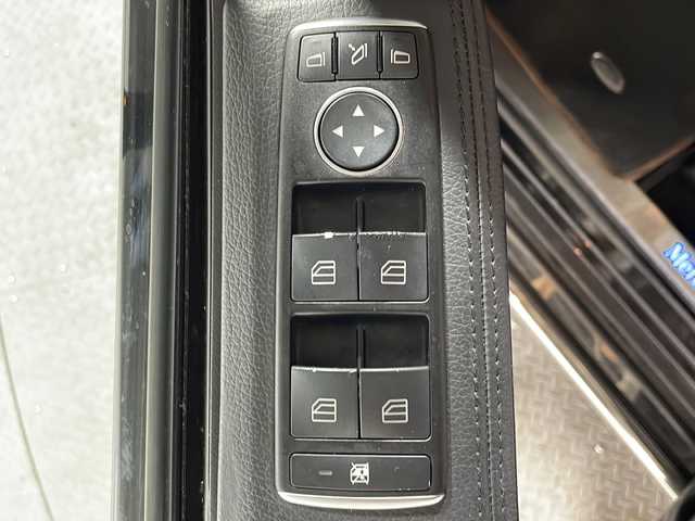 メルセデス・ベンツ ゲレンデヴァーゲン Ｇ５５０ 沖縄県 2014(平26)年 10.5万km 黒 禁煙車/純正ナビ/AM/FM/CD/DVD/フルセグTV/Bluetooth/バックカメラ/衝突軽減ブレーキ/ETC/パワーシート全席/サンルーフ/ドライブレコーダー前方/シートヒーター全席/パドルシフト/ブラインドスポットモニター/ステアリングリモコン/オートライト/純正18インチアルミホイール/LEDヘッドライト/コーナーセンサー前後/純正フロアマット/スペアキー有/取扱説明書/ABS