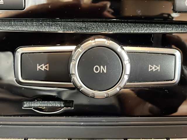 メルセデス・ベンツ ゲレンデヴァーゲン Ｇ５５０ 沖縄県 2014(平26)年 10.5万km 黒 禁煙車/純正ナビ/AM/FM/CD/DVD/フルセグTV/Bluetooth/バックカメラ/衝突軽減ブレーキ/ETC/パワーシート全席/サンルーフ/ドライブレコーダー前方/シートヒーター全席/パドルシフト/ブラインドスポットモニター/ステアリングリモコン/オートライト/純正18インチアルミホイール/LEDヘッドライト/コーナーセンサー前後/純正フロアマット/スペアキー有/取扱説明書/ABS