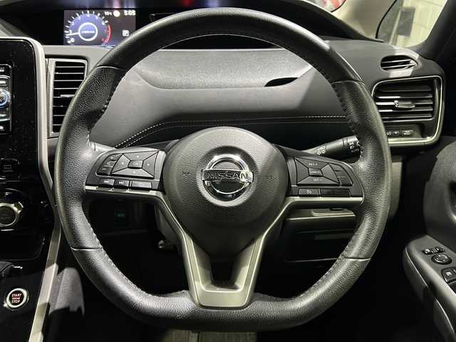 日産 セレナ ハイウェイスターVセレクションⅡ 愛知県 2019(平31)年 3.3万km ダイヤモンドブラック 社外ナビ/フルセグTV・CD・DVD・Bluetooth・SD・HDMI・USB/アラウンドビューモニター/バックカメラ/ハンズフリー両側パワースライドドア/インテリジェントエマージェンシーブレーキ/レーダークルーズコントロール/パーキングアシスト/クリアランスソナー/ビルトインETC/LEDヘッドライト/オートライト/フォグランプ/コムテック製ドライブレコーダー（ZDR-014）/後席USBソケット/シート裏テーブル/スマートキー/プッシュスタート/純正フロアマット/純正ドアバイザー/保証書/整備記録簿/取扱説明書/スペアスマートキー