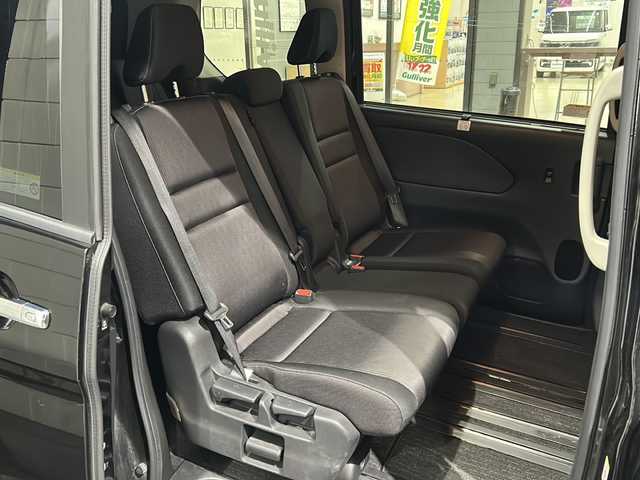 日産 セレナ ハイウェイスターVセレクションⅡ 愛知県 2019(平31)年 3.3万km ダイヤモンドブラック 社外ナビ/フルセグTV・CD・DVD・Bluetooth・SD・HDMI・USB/アラウンドビューモニター/バックカメラ/ハンズフリー両側パワースライドドア/インテリジェントエマージェンシーブレーキ/レーダークルーズコントロール/パーキングアシスト/クリアランスソナー/ビルトインETC/LEDヘッドライト/オートライト/フォグランプ/コムテック製ドライブレコーダー（ZDR-014）/後席USBソケット/シート裏テーブル/スマートキー/プッシュスタート/純正フロアマット/純正ドアバイザー/保証書/整備記録簿/取扱説明書/スペアスマートキー