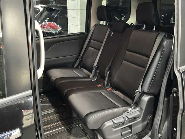 日産 セレナ ハイウェイスターVセレクションⅡ 愛知県 2019(平31)年 3.3万km ダイヤモンドブラック 社外ナビ/フルセグTV・CD・DVD・Bluetooth・SD・HDMI・USB/アラウンドビューモニター/バックカメラ/ハンズフリー両側パワースライドドア/インテリジェントエマージェンシーブレーキ/レーダークルーズコントロール/パーキングアシスト/クリアランスソナー/ビルトインETC/LEDヘッドライト/オートライト/フォグランプ/コムテック製ドライブレコーダー（ZDR-014）/後席USBソケット/シート裏テーブル/スマートキー/プッシュスタート/純正フロアマット/純正ドアバイザー/保証書/整備記録簿/取扱説明書/スペアスマートキー