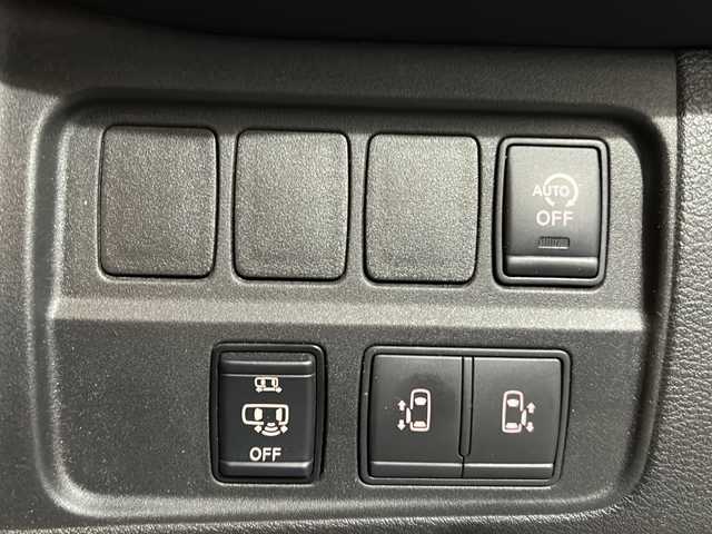 日産 セレナ ハイウェイスターVセレクションⅡ 愛知県 2019(平31)年 3.3万km ダイヤモンドブラック 社外ナビ/フルセグTV・CD・DVD・Bluetooth・SD・HDMI・USB/アラウンドビューモニター/バックカメラ/ハンズフリー両側パワースライドドア/インテリジェントエマージェンシーブレーキ/レーダークルーズコントロール/パーキングアシスト/クリアランスソナー/ビルトインETC/LEDヘッドライト/オートライト/フォグランプ/コムテック製ドライブレコーダー（ZDR-014）/後席USBソケット/シート裏テーブル/スマートキー/プッシュスタート/純正フロアマット/純正ドアバイザー/保証書/整備記録簿/取扱説明書/スペアスマートキー