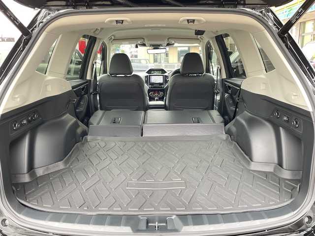 スバル フォレスター ハイブリッド X－エディション 神奈川県 2024(令6)年 1万km クリスタルブラックシリカ ワンオーナー/ドライバーモニタリングシステム/アイサイトX/レーダークルーズコントロール/レーンキープアシスト/ブラインドスポットミラー/純正DIATONE SOUNDナビ/フルセグTV/フロント＋サイド＋バックカメラ/純正ナビ連携前後ドライブレコーダー/パワーバックドア/前席パワーシート/全席シートーヒーター/革巻きステアリング/ステアリングヒーター/パドルシフト/ビルトインETC/純正ドアバイザー/社外フロアマット/荷室トレイマット/カーゴアッパーフック/スマートキー　2本/プッシュスタート/保証書/取扱説明書