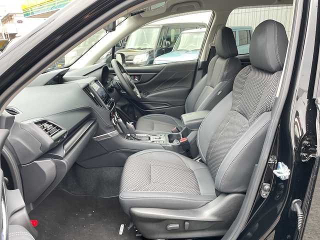 スバル フォレスター ハイブリッド X－エディション 神奈川県 2024(令6)年 1万km クリスタルブラックシリカ ワンオーナー/ドライバーモニタリングシステム/アイサイトX/レーダークルーズコントロール/レーンキープアシスト/ブラインドスポットミラー/純正DIATONE SOUNDナビ/フルセグTV/フロント＋サイド＋バックカメラ/純正ナビ連携前後ドライブレコーダー/パワーバックドア/前席パワーシート/全席シートーヒーター/革巻きステアリング/ステアリングヒーター/パドルシフト/ビルトインETC/純正ドアバイザー/社外フロアマット/荷室トレイマット/カーゴアッパーフック/スマートキー　2本/プッシュスタート/保証書/取扱説明書