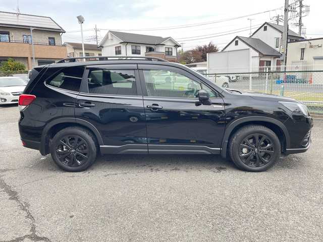 スバル フォレスター ハイブリッド X－エディション 神奈川県 2024(令6)年 1万km クリスタルブラックシリカ ワンオーナー/ドライバーモニタリングシステム/アイサイトX/レーダークルーズコントロール/レーンキープアシスト/ブラインドスポットミラー/純正DIATONE SOUNDナビ/フルセグTV/フロント＋サイド＋バックカメラ/純正ナビ連携前後ドライブレコーダー/パワーバックドア/前席パワーシート/全席シートーヒーター/革巻きステアリング/ステアリングヒーター/パドルシフト/ビルトインETC/純正ドアバイザー/社外フロアマット/荷室トレイマット/カーゴアッパーフック/スマートキー　2本/プッシュスタート/保証書/取扱説明書