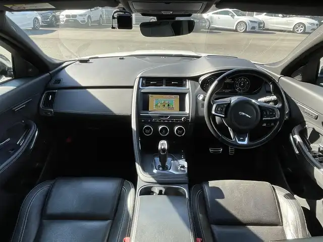 ジャガー Ｅペース R ダイナミックSE 250PS 静岡県 2018(平30)年 5.1万km 白 パノラミックルーフ/本革シート/電動リアゲート/ヘッドアップディスプレイ/インタラクティブドライバーディスプレイ/MERIDIANサウンド/TOUCH PRO/(Bluetooth/CarPlay/フルセグ)/ドライブパック/・ブラインドスポットアシスト/・アダプティブクルーズコントロール/・高速緊急ブレーキ/360°カメラ/レーンキープアシスト/パーキングアシスト/メモリー付パワーシート/シートヒーター/スマートキー/ETC/ドライブレコーダー/純正20インチアルミホイール/フロアマット/保証書/取説