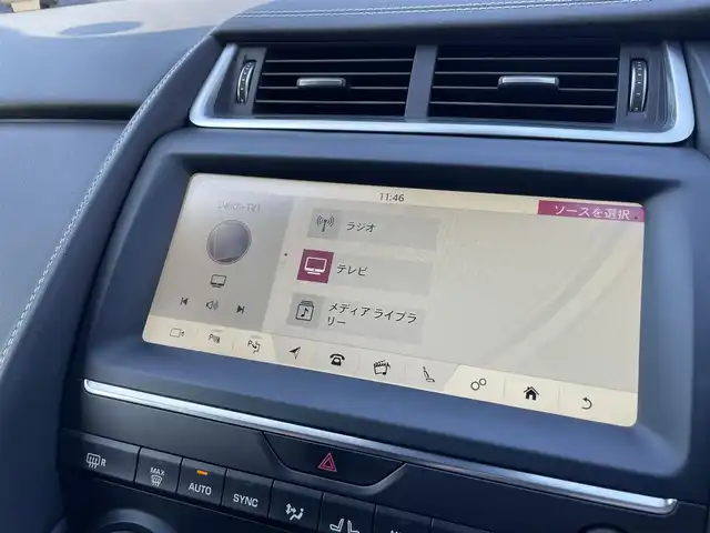 ジャガー Ｅペース R ダイナミックSE 250PS 静岡県 2018(平30)年 5.1万km 白 パノラミックルーフ/本革シート/電動リアゲート/ヘッドアップディスプレイ/インタラクティブドライバーディスプレイ/MERIDIANサウンド/TOUCH PRO/(Bluetooth/CarPlay/フルセグ)/ドライブパック/・ブラインドスポットアシスト/・アダプティブクルーズコントロール/・高速緊急ブレーキ/360°カメラ/レーンキープアシスト/パーキングアシスト/メモリー付パワーシート/シートヒーター/スマートキー/ETC/ドライブレコーダー/純正20インチアルミホイール/フロアマット/保証書/取説