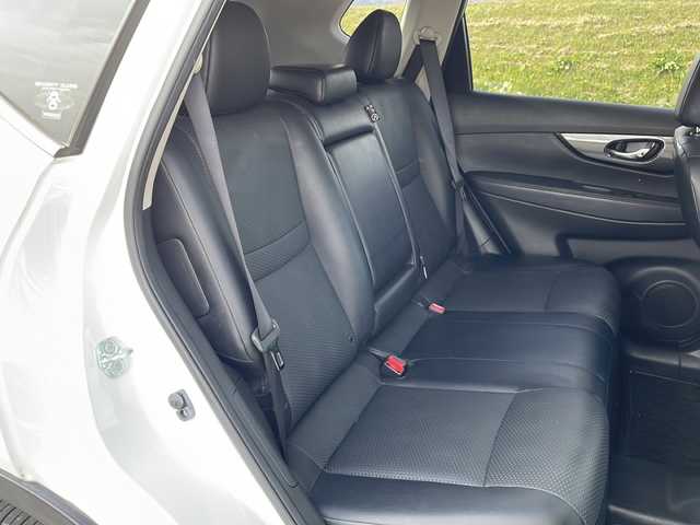 日産 エクストレイル 20X エマージェンシーブレーキ 新潟県 2015(平27)年 7.9万km ブリリアントホワイトパール 4WD/純正SDナビ/CD/DVD/BT/フルセグテレビ/ミュージックサーバー/全方位カメラ/ETC/ドライブレコーダー/衝突被害軽減ブレーキ/レーンキープアシスト/クルーズコントロール/革シート/シートヒーター /ステアリングスイッチ/パワーバックドア/コーナーセンサー/パーキングアシスト/スマートキー/プッシュスタート/LEDヘッドライト/オートライト/フォグランプ/純正17インチアルミホイール