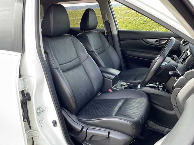 日産 エクストレイル 20X エマージェンシーブレーキ 新潟県 2015(平27)年 7.9万km ブリリアントホワイトパール 4WD/純正SDナビ/CD/DVD/BT/フルセグテレビ/ミュージックサーバー/全方位カメラ/ETC/ドライブレコーダー/衝突被害軽減ブレーキ/レーンキープアシスト/クルーズコントロール/革シート/シートヒーター /ステアリングスイッチ/パワーバックドア/コーナーセンサー/パーキングアシスト/スマートキー/プッシュスタート/LEDヘッドライト/オートライト/フォグランプ/純正17インチアルミホイール