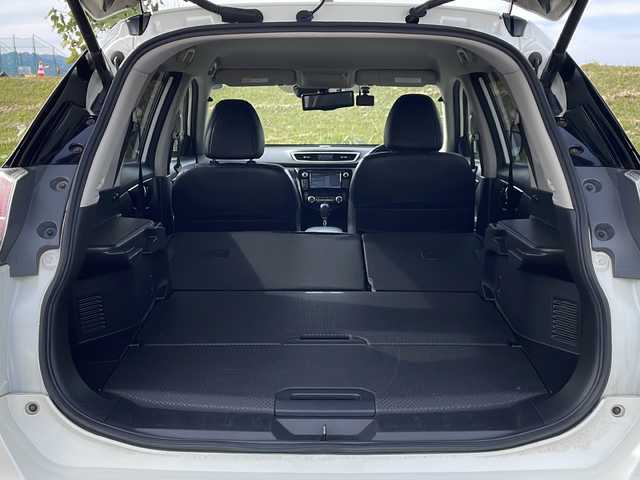 日産 エクストレイル 20X エマージェンシーブレーキ 新潟県 2015(平27)年 7.9万km ブリリアントホワイトパール 4WD/純正SDナビ/CD/DVD/BT/フルセグテレビ/ミュージックサーバー/全方位カメラ/ETC/ドライブレコーダー/衝突被害軽減ブレーキ/レーンキープアシスト/クルーズコントロール/革シート/シートヒーター /ステアリングスイッチ/パワーバックドア/コーナーセンサー/パーキングアシスト/スマートキー/プッシュスタート/LEDヘッドライト/オートライト/フォグランプ/純正17インチアルミホイール