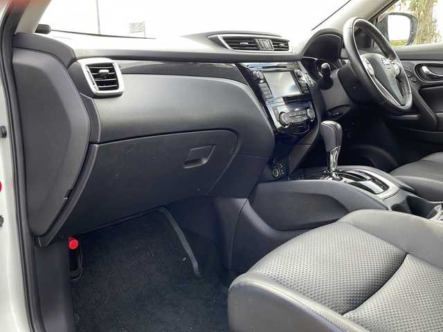 日産 エクストレイル 20X エマージェンシーブレーキ 新潟県 2015(平27)年 7.9万km ブリリアントホワイトパール 4WD/純正SDナビ/CD/DVD/BT/フルセグテレビ/ミュージックサーバー/全方位カメラ/ETC/ドライブレコーダー/衝突被害軽減ブレーキ/レーンキープアシスト/クルーズコントロール/革シート/シートヒーター /ステアリングスイッチ/パワーバックドア/コーナーセンサー/パーキングアシスト/スマートキー/プッシュスタート/LEDヘッドライト/オートライト/フォグランプ/純正17インチアルミホイール