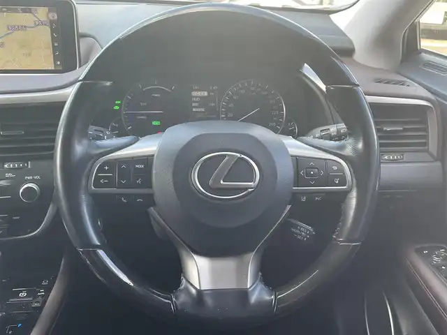 レクサス ＲＸ 450h バージョンL 佐賀県 2017(平29)年 5.9万km ソニッククォーツ サンルーフ/プリクラッシュセーフティ/レーンキープアシスト/レーダークルーズコントロール/レーンキープアシスト/クリアランスソナー/ブラインドスポットモニター/純正メーカーナビ/・パノラミックビューモニター/・フルセグTV/BT/CD/DVD/TVキャンセラー/三眼LEDヘッドライト/ETC2.0/純正20インチAW/茶レザーシート/全席パワーシート/前席シートメモリ/全席シートヒーター/シートベンチレーション/パワーバックドア/社外前後ドラレコ(SDなし動作確認未)/革巻きステアリング/ステアリングヒーター/電動パーキングスイッチ/ヘッドアップディスプレイ/トノカバー/スペアキー×１/カードキー×1/取扱説明書/保証書