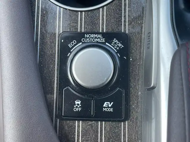 レクサス ＲＸ 450h バージョンL 佐賀県 2017(平29)年 5.9万km ソニッククォーツ サンルーフ/プリクラッシュセーフティ/レーンキープアシスト/レーダークルーズコントロール/レーンキープアシスト/クリアランスソナー/ブラインドスポットモニター/純正メーカーナビ/・パノラミックビューモニター/・フルセグTV/BT/CD/DVD/TVキャンセラー/三眼LEDヘッドライト/ETC2.0/純正20インチAW/茶レザーシート/全席パワーシート/前席シートメモリ/全席シートヒーター/シートベンチレーション/パワーバックドア/社外前後ドラレコ(SDなし動作確認未)/革巻きステアリング/ステアリングヒーター/電動パーキングスイッチ/ヘッドアップディスプレイ/トノカバー/スペアキー×１/カードキー×1/取扱説明書/保証書