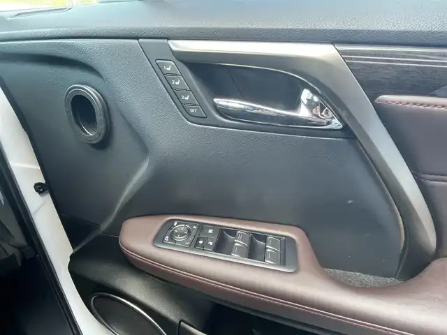 レクサス ＲＸ 450h バージョンL 佐賀県 2017(平29)年 5.9万km ソニッククォーツ サンルーフ/プリクラッシュセーフティ/レーンキープアシスト/レーダークルーズコントロール/レーンキープアシスト/クリアランスソナー/ブラインドスポットモニター/純正メーカーナビ/・パノラミックビューモニター/・フルセグTV/BT/CD/DVD/TVキャンセラー/三眼LEDヘッドライト/ETC2.0/純正20インチAW/茶レザーシート/全席パワーシート/前席シートメモリ/全席シートヒーター/シートベンチレーション/パワーバックドア/社外前後ドラレコ(SDなし動作確認未)/革巻きステアリング/ステアリングヒーター/電動パーキングスイッチ/ヘッドアップディスプレイ/トノカバー/スペアキー×１/カードキー×1/取扱説明書/保証書