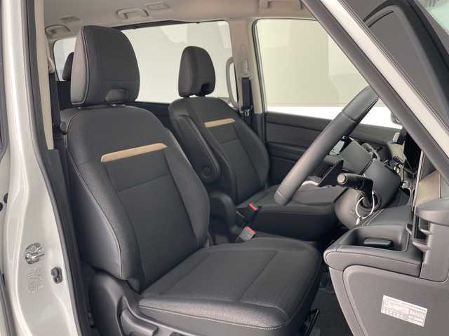 日産 セレナ ハイウェイスター V 愛知県 2024(令6)年 0.9万km プリズムホワイト プロパイロット/9型ナビ/全方位カメラ/両側パワースライドドア/レーダークルーズコントロール/バックカメラ/ハンズフリースライドドア/コーナーセンサー/純正アルミホイール/ＥＴＣ/ブラインドスポットモニター/LEDヘッドライト/パドルシフト/インテリジェントミラー/リアオートエアコン/オートマチックハイビーム/ドライブレコーダー/衝突軽減システム/フルセグ/CD DVD/Bluetooth/ステアリングスイッチ/スマートキー/プッシュスタート