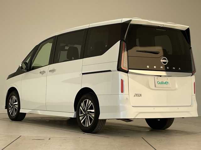 日産 セレナ ハイウェイスター V 愛知県 2024(令6)年 0.9万km プリズムホワイト プロパイロット/9型ナビ/全方位カメラ/両側パワースライドドア/レーダークルーズコントロール/バックカメラ/ハンズフリースライドドア/コーナーセンサー/純正アルミホイール/ＥＴＣ/ブラインドスポットモニター/LEDヘッドライト/パドルシフト/インテリジェントミラー/リアオートエアコン/オートマチックハイビーム/ドライブレコーダー/衝突軽減システム/フルセグ/CD DVD/Bluetooth/ステアリングスイッチ/スマートキー/プッシュスタート