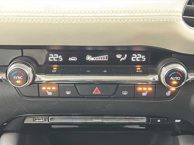 マツダ マツダ３セダン XD Lパッケージ 宮城県 2019(令1)年 6.2万km マシーングレープレミアムM 禁煙車/BOSEサウンド/i-ACTIVSENSE/・アダプティブ・LED・ヘッドライト/・クルージング＆トラフィック・サポート/・ブラインド・スポット・モニタリング/・トラクション・コントロール・システム/・アイ・ストップ/・レーンキープ・アシスト・システム/・スマート・ブレーキ・サポート/ヘッドアップディスプレイ/全周囲カメラ/本革シート/MAZDAコネクトナビ（地図SD無し）/・BT/AM/FM/CD/DVD/USB/HDMI/フルセグTV/ドライブレコーダー/ビルトインETC/電動パーキングブレーキ/オートホールド/前席シートヒーター/運転席パワーシート/シートメモリー/ステアヒーター/革巻きステアリング/ステアリングスイッチ/パドルシフト/プッシュスタート/スマートキー/純正フロアマット/純正18インチアルミホイール/LEDヘッドライト