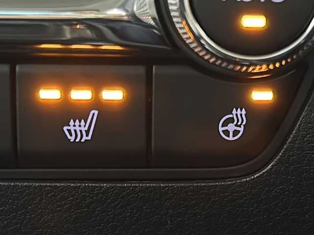 マツダ マツダ３セダン XD Lパッケージ 宮城県 2019(令1)年 6.2万km マシーングレープレミアムM 禁煙車/BOSEサウンド/i-ACTIVSENSE/・アダプティブ・LED・ヘッドライト/・クルージング＆トラフィック・サポート/・ブラインド・スポット・モニタリング/・トラクション・コントロール・システム/・アイ・ストップ/・レーンキープ・アシスト・システム/・スマート・ブレーキ・サポート/ヘッドアップディスプレイ/全周囲カメラ/本革シート/MAZDAコネクトナビ（地図SD無し）/・BT/AM/FM/CD/DVD/USB/HDMI/フルセグTV/ドライブレコーダー/ビルトインETC/電動パーキングブレーキ/オートホールド/前席シートヒーター/運転席パワーシート/シートメモリー/ステアヒーター/革巻きステアリング/ステアリングスイッチ/パドルシフト/プッシュスタート/スマートキー/純正フロアマット/純正18インチアルミホイール/LEDヘッドライト