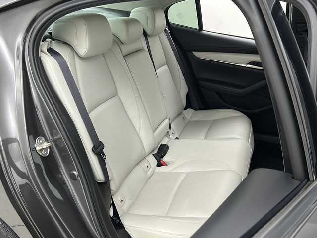 マツダ マツダ３セダン XD Lパッケージ 宮城県 2019(令1)年 6.2万km マシーングレープレミアムM 禁煙車/BOSEサウンド/i-ACTIVSENSE/・アダプティブ・LED・ヘッドライト/・クルージング＆トラフィック・サポート/・ブラインド・スポット・モニタリング/・トラクション・コントロール・システム/・アイ・ストップ/・レーンキープ・アシスト・システム/・スマート・ブレーキ・サポート/ヘッドアップディスプレイ/全周囲カメラ/本革シート/MAZDAコネクトナビ（地図SD無し）/・BT/AM/FM/CD/DVD/USB/HDMI/フルセグTV/ドライブレコーダー/ビルトインETC/電動パーキングブレーキ/オートホールド/前席シートヒーター/運転席パワーシート/シートメモリー/ステアヒーター/革巻きステアリング/ステアリングスイッチ/パドルシフト/プッシュスタート/スマートキー/純正フロアマット/純正18インチアルミホイール/LEDヘッドライト