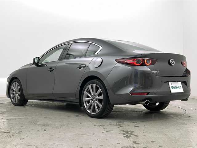 マツダ マツダ３セダン XD Lパッケージ 宮城県 2019(令1)年 6.2万km マシーングレープレミアムM 禁煙車/BOSEサウンド/i-ACTIVSENSE/・アダプティブ・LED・ヘッドライト/・クルージング＆トラフィック・サポート/・ブラインド・スポット・モニタリング/・トラクション・コントロール・システム/・アイ・ストップ/・レーンキープ・アシスト・システム/・スマート・ブレーキ・サポート/ヘッドアップディスプレイ/全周囲カメラ/本革シート/MAZDAコネクトナビ（地図SD無し）/・BT/AM/FM/CD/DVD/USB/HDMI/フルセグTV/ドライブレコーダー/ビルトインETC/電動パーキングブレーキ/オートホールド/前席シートヒーター/運転席パワーシート/シートメモリー/ステアヒーター/革巻きステアリング/ステアリングスイッチ/パドルシフト/プッシュスタート/スマートキー/純正フロアマット/純正18インチアルミホイール/LEDヘッドライト