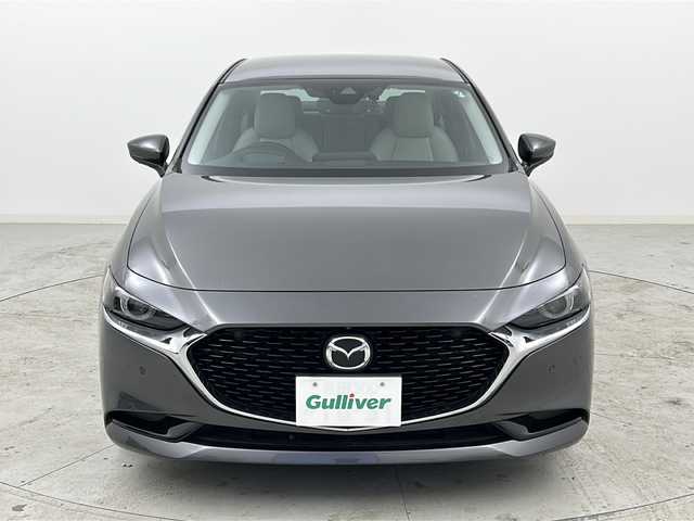 マツダ マツダ３セダン XD Lパッケージ 宮城県 2019(令1)年 6.2万km マシーングレープレミアムM 禁煙車/BOSEサウンド/i-ACTIVSENSE/・アダプティブ・LED・ヘッドライト/・クルージング＆トラフィック・サポート/・ブラインド・スポット・モニタリング/・トラクション・コントロール・システム/・アイ・ストップ/・レーンキープ・アシスト・システム/・スマート・ブレーキ・サポート/ヘッドアップディスプレイ/全周囲カメラ/本革シート/MAZDAコネクトナビ（地図SD無し）/・BT/AM/FM/CD/DVD/USB/HDMI/フルセグTV/ドライブレコーダー/ビルトインETC/電動パーキングブレーキ/オートホールド/前席シートヒーター/運転席パワーシート/シートメモリー/ステアヒーター/革巻きステアリング/ステアリングスイッチ/パドルシフト/プッシュスタート/スマートキー/純正フロアマット/純正18インチアルミホイール/LEDヘッドライト