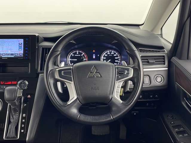 三菱 デリカＤ：５ M 秋田県 2021(令3)年 4.9万km ベージュ 4WD/衝突被害軽減ブレーキ/社外メモリナビ　/　　CD/DVD/BT/フルセグTV/バックカメラ　/片側パワースライドドア　/レーダークルーズコントロール　/LEDオートライト　/社外16インチアルミホイール　/パドルシフト　/オートハイビーム　/サイドステップ/USB入力端子/パドルシフト/スマートキー　/ビルトインETC