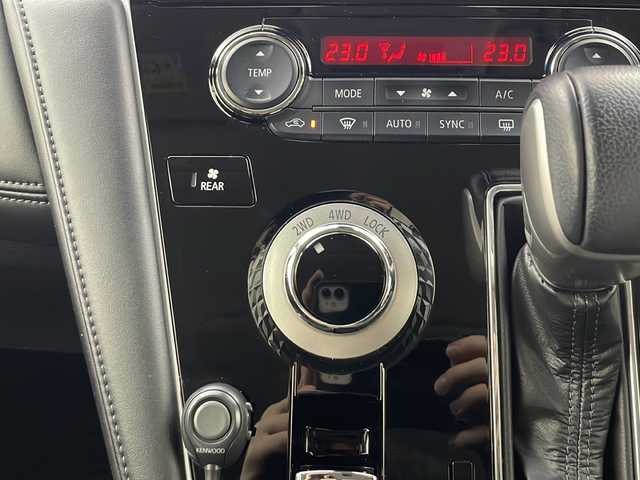 三菱 デリカＤ：５ M 秋田県 2021(令3)年 4.9万km ベージュ 4WD/衝突被害軽減ブレーキ/社外メモリナビ　/　　CD/DVD/BT/フルセグTV/バックカメラ　/片側パワースライドドア　/レーダークルーズコントロール　/LEDオートライト　/社外16インチアルミホイール　/パドルシフト　/オートハイビーム　/サイドステップ/USB入力端子/パドルシフト/スマートキー　/ビルトインETC