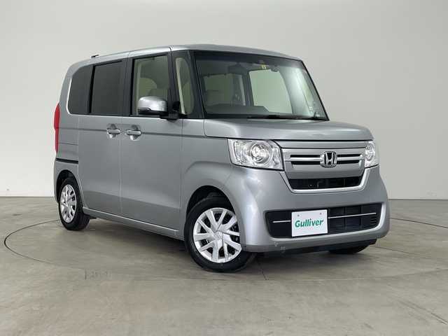 ホンダ Ｎ ＢＯＸ L 兵庫県 2023(令5)年 0.8万km ルナシルバーM ・純正8インチナビ/・フルセグ・BT・DVD・USB/・バックカメラ/・ETC/・両側パワースライドドア/・コーナーセンサー/・衝突軽減ブレーキ/・アダプティブクルーズコントロール/・先行車発進告知/・路外逸脱抑制/・レーンキープアシスト/・標識認識機能/・ステアリングスイッチ/・前席シートヒーター/・アイドリングストップ/・LEDヘッドライト/・オートライト/・純正前後ドライブレコーダー/・2列目サンシェード/・シートバックテーブル/・プッシュスタート/・スマートキー
