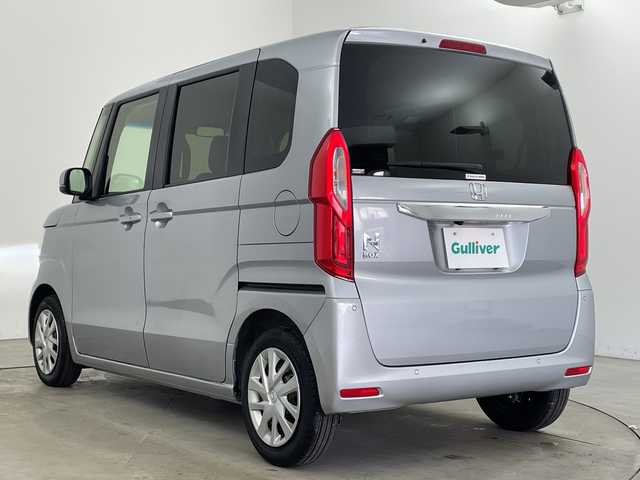 ホンダ Ｎ ＢＯＸ L 兵庫県 2023(令5)年 0.8万km ルナシルバーM ・純正8インチナビ/・フルセグ・BT・DVD・USB/・バックカメラ/・ETC/・両側パワースライドドア/・コーナーセンサー/・衝突軽減ブレーキ/・アダプティブクルーズコントロール/・先行車発進告知/・路外逸脱抑制/・レーンキープアシスト/・標識認識機能/・ステアリングスイッチ/・前席シートヒーター/・アイドリングストップ/・LEDヘッドライト/・オートライト/・純正前後ドライブレコーダー/・2列目サンシェード/・シートバックテーブル/・プッシュスタート/・スマートキー