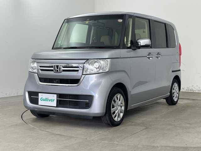 ホンダ Ｎ ＢＯＸ L 兵庫県 2023(令5)年 0.8万km ルナシルバーM ・純正8インチナビ/・フルセグ・BT・DVD・USB/・バックカメラ/・ETC/・両側パワースライドドア/・コーナーセンサー/・衝突軽減ブレーキ/・アダプティブクルーズコントロール/・先行車発進告知/・路外逸脱抑制/・レーンキープアシスト/・標識認識機能/・ステアリングスイッチ/・前席シートヒーター/・アイドリングストップ/・LEDヘッドライト/・オートライト/・純正前後ドライブレコーダー/・2列目サンシェード/・シートバックテーブル/・プッシュスタート/・スマートキー