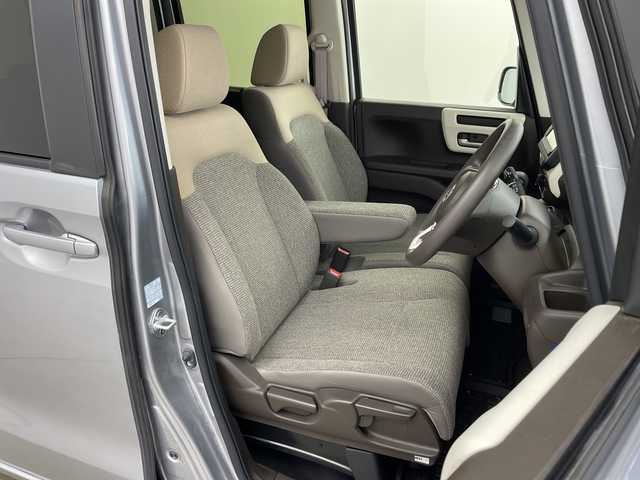 ホンダ Ｎ ＢＯＸ L 兵庫県 2023(令5)年 0.8万km ルナシルバーM ・純正8インチナビ/・フルセグ・BT・DVD・USB/・バックカメラ/・ETC/・両側パワースライドドア/・コーナーセンサー/・衝突軽減ブレーキ/・アダプティブクルーズコントロール/・先行車発進告知/・路外逸脱抑制/・レーンキープアシスト/・標識認識機能/・ステアリングスイッチ/・前席シートヒーター/・アイドリングストップ/・LEDヘッドライト/・オートライト/・純正前後ドライブレコーダー/・2列目サンシェード/・シートバックテーブル/・プッシュスタート/・スマートキー