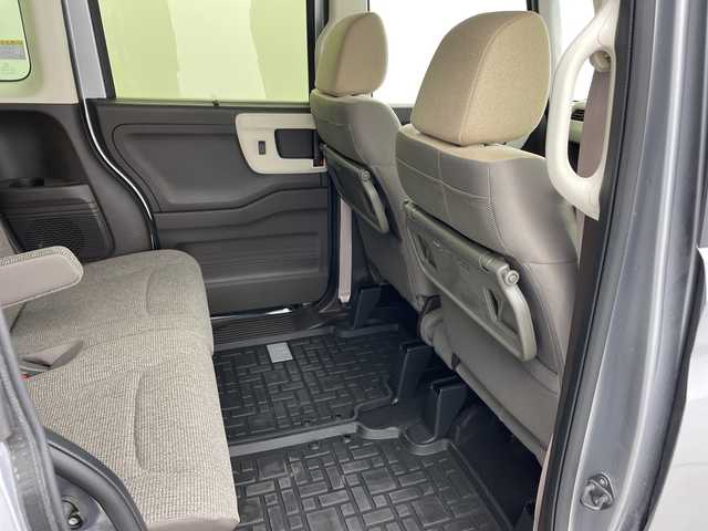 ホンダ Ｎ ＢＯＸ L 兵庫県 2023(令5)年 0.8万km ルナシルバーM ・純正8インチナビ/・フルセグ・BT・DVD・USB/・バックカメラ/・ETC/・両側パワースライドドア/・コーナーセンサー/・衝突軽減ブレーキ/・アダプティブクルーズコントロール/・先行車発進告知/・路外逸脱抑制/・レーンキープアシスト/・標識認識機能/・ステアリングスイッチ/・前席シートヒーター/・アイドリングストップ/・LEDヘッドライト/・オートライト/・純正前後ドライブレコーダー/・2列目サンシェード/・シートバックテーブル/・プッシュスタート/・スマートキー