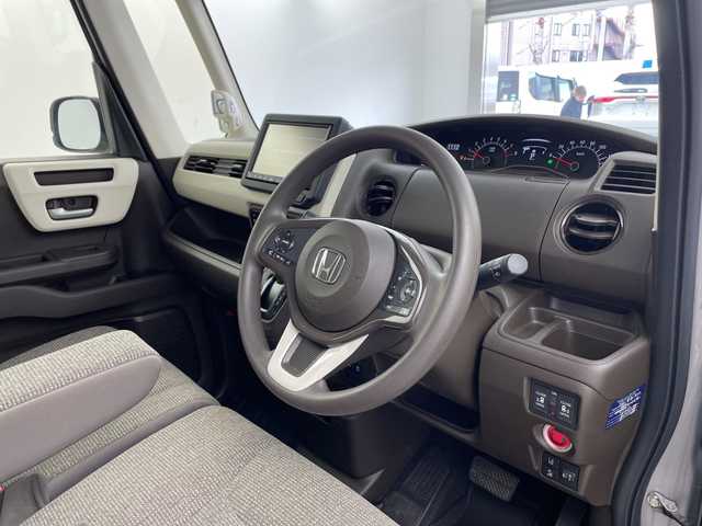 ホンダ Ｎ ＢＯＸ L 兵庫県 2023(令5)年 0.8万km ルナシルバーM ・純正8インチナビ/・フルセグ・BT・DVD・USB/・バックカメラ/・ETC/・両側パワースライドドア/・コーナーセンサー/・衝突軽減ブレーキ/・アダプティブクルーズコントロール/・先行車発進告知/・路外逸脱抑制/・レーンキープアシスト/・標識認識機能/・ステアリングスイッチ/・前席シートヒーター/・アイドリングストップ/・LEDヘッドライト/・オートライト/・純正前後ドライブレコーダー/・2列目サンシェード/・シートバックテーブル/・プッシュスタート/・スマートキー