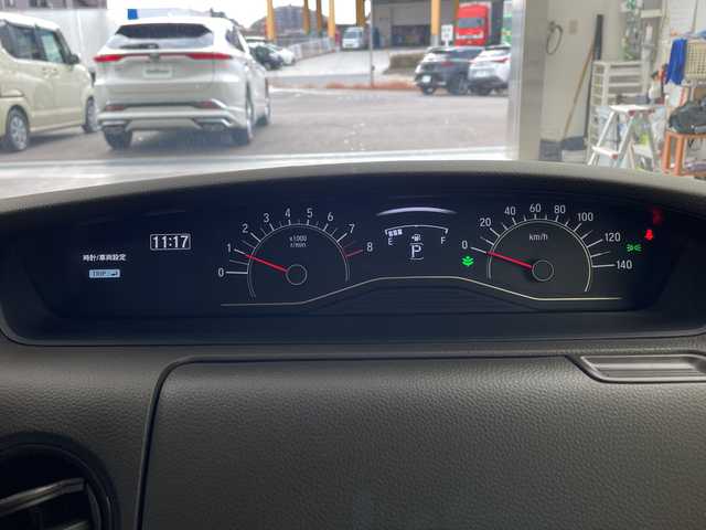 ホンダ Ｎ ＢＯＸ L 兵庫県 2023(令5)年 0.8万km ルナシルバーM ・純正8インチナビ/・フルセグ・BT・DVD・USB/・バックカメラ/・ETC/・両側パワースライドドア/・コーナーセンサー/・衝突軽減ブレーキ/・アダプティブクルーズコントロール/・先行車発進告知/・路外逸脱抑制/・レーンキープアシスト/・標識認識機能/・ステアリングスイッチ/・前席シートヒーター/・アイドリングストップ/・LEDヘッドライト/・オートライト/・純正前後ドライブレコーダー/・2列目サンシェード/・シートバックテーブル/・プッシュスタート/・スマートキー