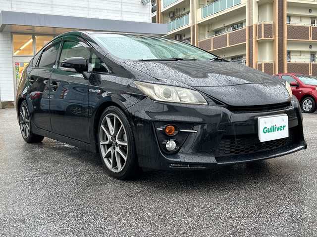 トヨタ プリウス S ツーリングセレ G’s 沖縄県 2012(平24)年 10.2万km 黒 ナビ　/（ＡＭ／ＦＭ／ＣＤ／ＤＶＤ／ＢＴ）　/フルセグＴＶ　/ＣＤチャージャー　/純正フロアマット　/純正１８ＡＷ　/ＬＥＤヘッドライト　/オートライト　/ＵＳＢ入力端子　/スマートキー　/ＥＴＣ