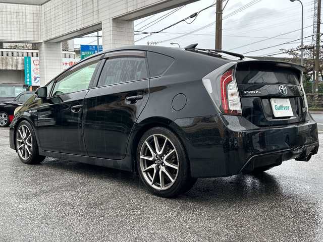 トヨタ プリウス S ツーリングセレ G’s 沖縄県 2012(平24)年 10.2万km 黒 ナビ　/（ＡＭ／ＦＭ／ＣＤ／ＤＶＤ／ＢＴ）　/フルセグＴＶ　/ＣＤチャージャー　/純正フロアマット　/純正１８ＡＷ　/ＬＥＤヘッドライト　/オートライト　/ＵＳＢ入力端子　/スマートキー　/ＥＴＣ