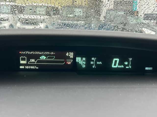 トヨタ プリウス S ツーリングセレ G’s 沖縄県 2012(平24)年 10.2万km 黒 ナビ　/（ＡＭ／ＦＭ／ＣＤ／ＤＶＤ／ＢＴ）　/フルセグＴＶ　/ＣＤチャージャー　/純正フロアマット　/純正１８ＡＷ　/ＬＥＤヘッドライト　/オートライト　/ＵＳＢ入力端子　/スマートキー　/ＥＴＣ