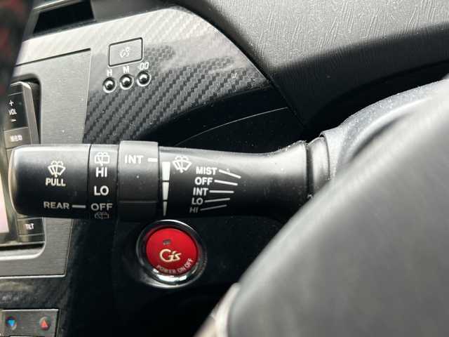 トヨタ プリウス S ツーリングセレ G’s 沖縄県 2012(平24)年 10.2万km 黒 ナビ　/（ＡＭ／ＦＭ／ＣＤ／ＤＶＤ／ＢＴ）　/フルセグＴＶ　/ＣＤチャージャー　/純正フロアマット　/純正１８ＡＷ　/ＬＥＤヘッドライト　/オートライト　/ＵＳＢ入力端子　/スマートキー　/ＥＴＣ