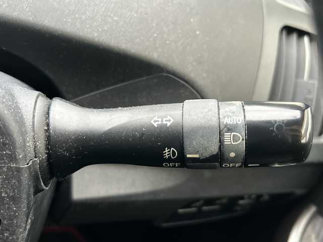 トヨタ プリウス S ツーリングセレ G’s 沖縄県 2012(平24)年 10.2万km 黒 ナビ　/（ＡＭ／ＦＭ／ＣＤ／ＤＶＤ／ＢＴ）　/フルセグＴＶ　/ＣＤチャージャー　/純正フロアマット　/純正１８ＡＷ　/ＬＥＤヘッドライト　/オートライト　/ＵＳＢ入力端子　/スマートキー　/ＥＴＣ