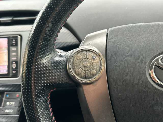 トヨタ プリウス S ツーリングセレ G’s 沖縄県 2012(平24)年 10.2万km 黒 ナビ　/（ＡＭ／ＦＭ／ＣＤ／ＤＶＤ／ＢＴ）　/フルセグＴＶ　/ＣＤチャージャー　/純正フロアマット　/純正１８ＡＷ　/ＬＥＤヘッドライト　/オートライト　/ＵＳＢ入力端子　/スマートキー　/ＥＴＣ