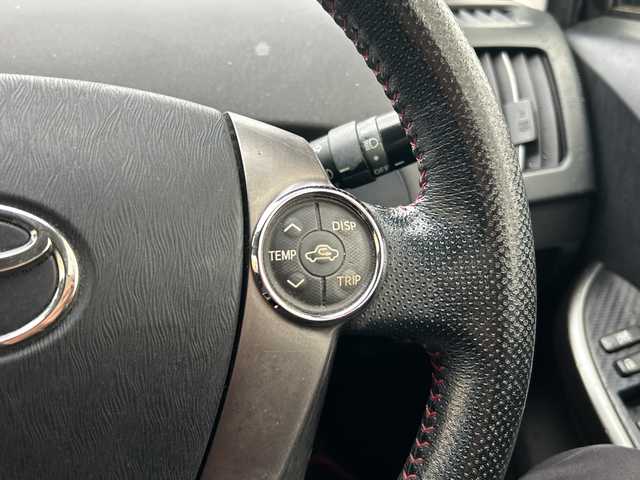 トヨタ プリウス S ツーリングセレ G’s 沖縄県 2012(平24)年 10.2万km 黒 ナビ　/（ＡＭ／ＦＭ／ＣＤ／ＤＶＤ／ＢＴ）　/フルセグＴＶ　/ＣＤチャージャー　/純正フロアマット　/純正１８ＡＷ　/ＬＥＤヘッドライト　/オートライト　/ＵＳＢ入力端子　/スマートキー　/ＥＴＣ