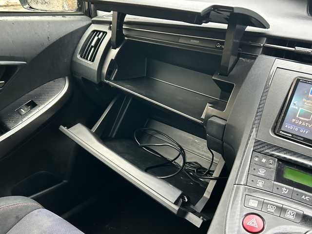 トヨタ プリウス S ツーリングセレ G’s 沖縄県 2012(平24)年 10.2万km 黒 ナビ　/（ＡＭ／ＦＭ／ＣＤ／ＤＶＤ／ＢＴ）　/フルセグＴＶ　/ＣＤチャージャー　/純正フロアマット　/純正１８ＡＷ　/ＬＥＤヘッドライト　/オートライト　/ＵＳＢ入力端子　/スマートキー　/ＥＴＣ