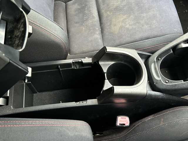 トヨタ プリウス S ツーリングセレ G’s 沖縄県 2012(平24)年 10.2万km 黒 ナビ　/（ＡＭ／ＦＭ／ＣＤ／ＤＶＤ／ＢＴ）　/フルセグＴＶ　/ＣＤチャージャー　/純正フロアマット　/純正１８ＡＷ　/ＬＥＤヘッドライト　/オートライト　/ＵＳＢ入力端子　/スマートキー　/ＥＴＣ