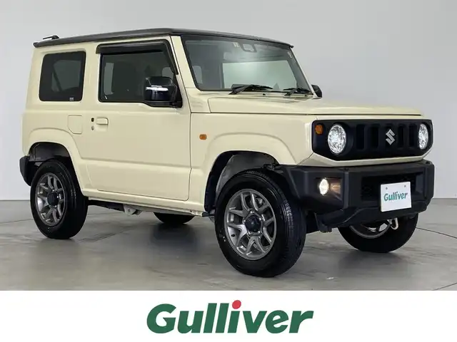 スズキ ジムニー XC 埼玉県 2023(令5)年 1万km シフォンアイボリーメタリックブラック2トーンルーフ スズキセーフティーサポート/衝突被害軽減ブレーキ/LEDヘッドライト/オートマチックハイビーム/クルーズコントロール/純正7型ナビゲーション「CN-HE02WD」/AM/FM/Bluetooth/CD/DVD//バックカメラ/シートヒーター「運転席/助手席」/ドアバイザー/革巻きステアリング/ステアリングリモコン/純正16インチアルミホイール/スマートキー/社外フロアマット